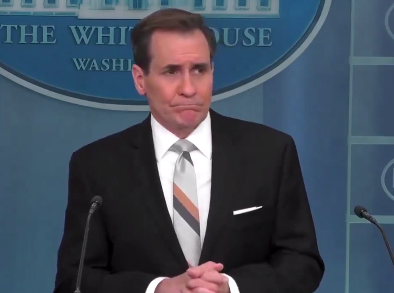 футболка с логотипом пятерочка. канал свежести. освежитель воздуха цветочный. Colgate plax свежесть чая. капсулы тайд.