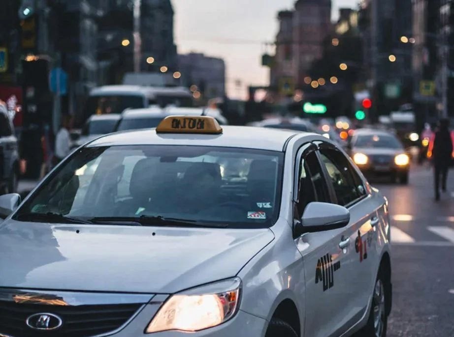 изображение сгенерировано нейросетью