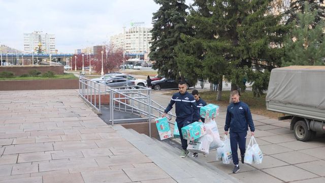 Омские футболисты помогли семьям мобилизованных