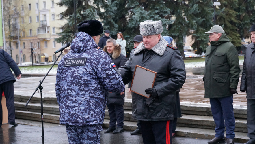 В Кирове росгвардейцы приняли участие в торжественном строевом смотре сил правопорядка