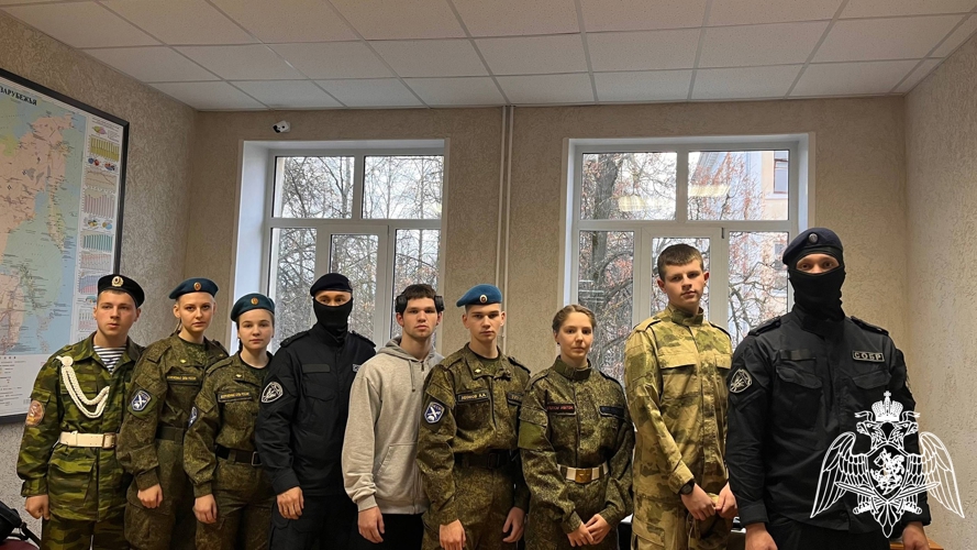 Сотрудники Росгвардии организовали военно-патриотическое мероприятие для ивановских студентов