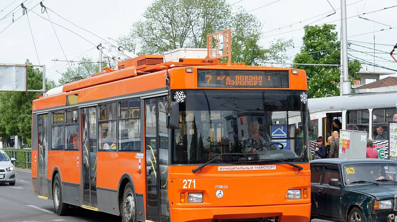 Работа троллейбусов 2. Краснодарский троллейбус. Автобусный парк Краснодар. Маршруты троллейбусов Ставрополь. Троллейбус 21 Краснодар маршрут.
