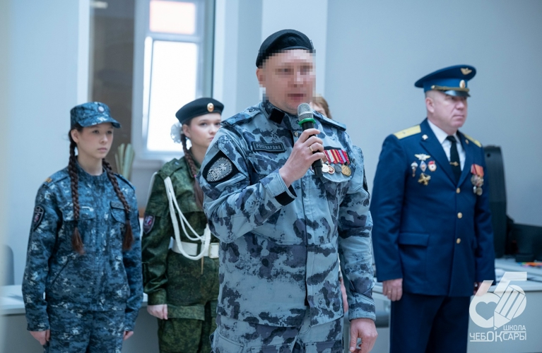 Офицеры спецподразделений Управления Росгвардии по Чувашии стали почетными гостями смотра строя и песни в 65-й школе города Чебоксары