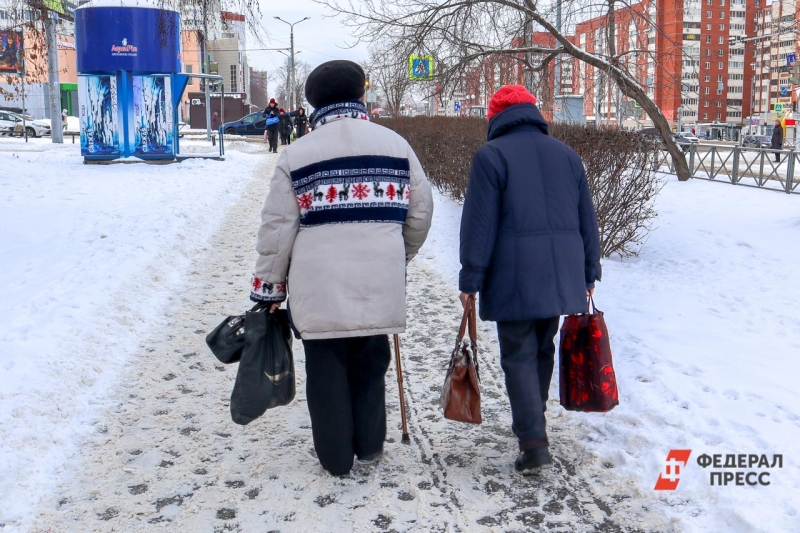 Пенсия перед новым годом. Пенсионеры в России. Пенсионеры в США. Пенсионерка в Москве. Высокая пенсия в России.