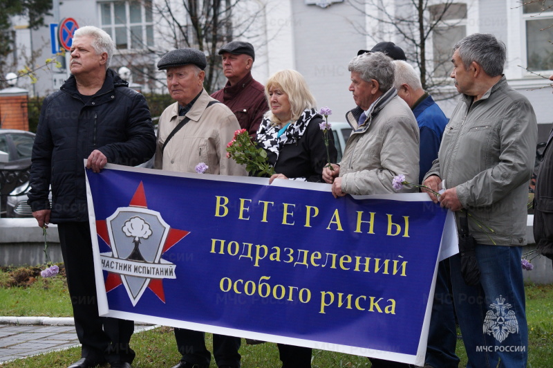 Сотрудники Главного управления возложили цветы к мемориалу участникам ликвидации аварии на Чернобыльской АЭС