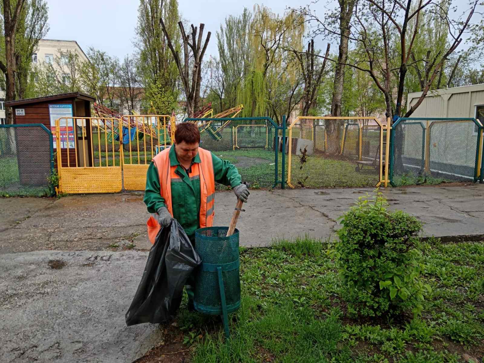 Коммунальщики продолжают обновлять разметку на дорогах города Балаково
