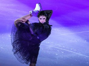 Камила Валиева повторила танец Уэнсдэй Аддамс на чемпионате России