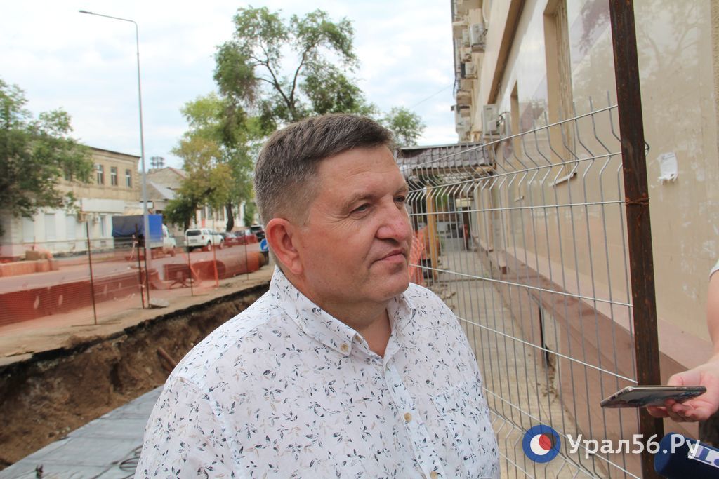 Тендеры оренбург. Оренбургские тепловые сети. Абашев начальник управления федеральной. Депутаты оренбурга. Зал заседания правительства оренбургской области фото\.