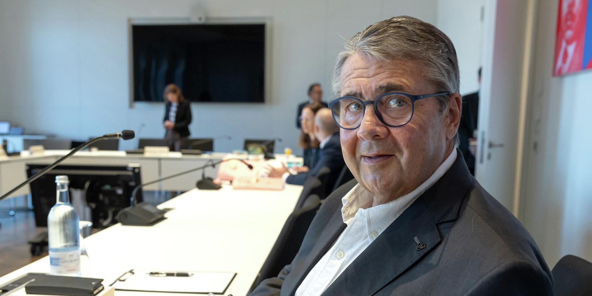 Зигмар Габриэль, бывший глава МИД Германии при экс-канцлере Ангеле Меркель - ИноСМИ, 1920, 12.11.2025