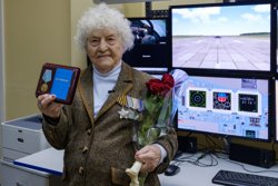 В 99-летнем возрасте Колтакова установила рекорд на авиатренажере