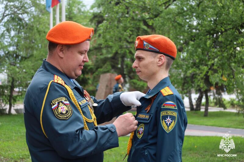 Сотрудники МЧС Омской области получили награды в День Победы