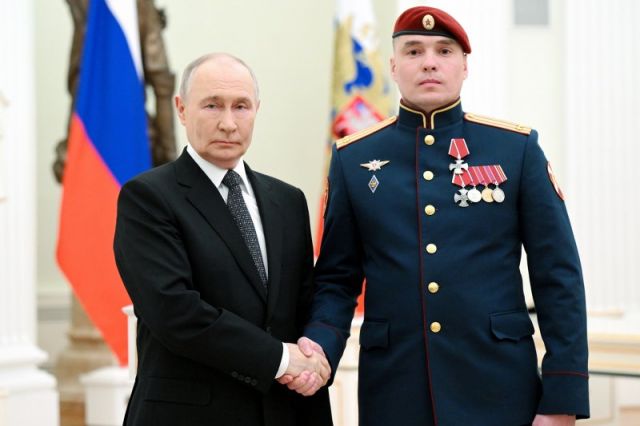 Он пришел к Президенту в краповом берете - фото 3