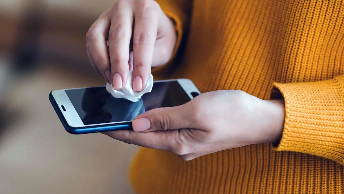 Смартфон в руке. Сколько в среднем живут телефоны. Дискавери мини z 18. Может ли смартфон работать со знаниями. Galaxy a71 камера.