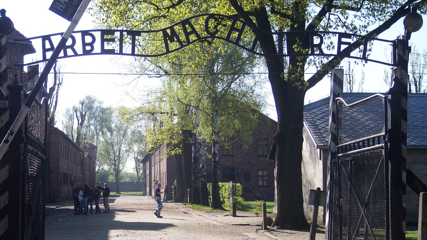 Освенцим 2022. Аушвиц-биркенау крематорий. Аушвиц/освенцим-биркенау (польша). Аушвиц асвенсон. Освенцим 2022.