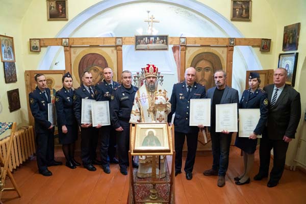 Митрополит Тверской и Кашинский Амвросий вручил архиерейские грамоты сотрудникам и ветеранам СИЗО-2 УФСИН России по Тверской области