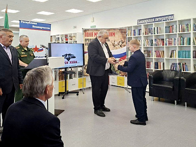 В Благоварском районе вручили награды семьям бойцов, погибших на СВО , фото 1