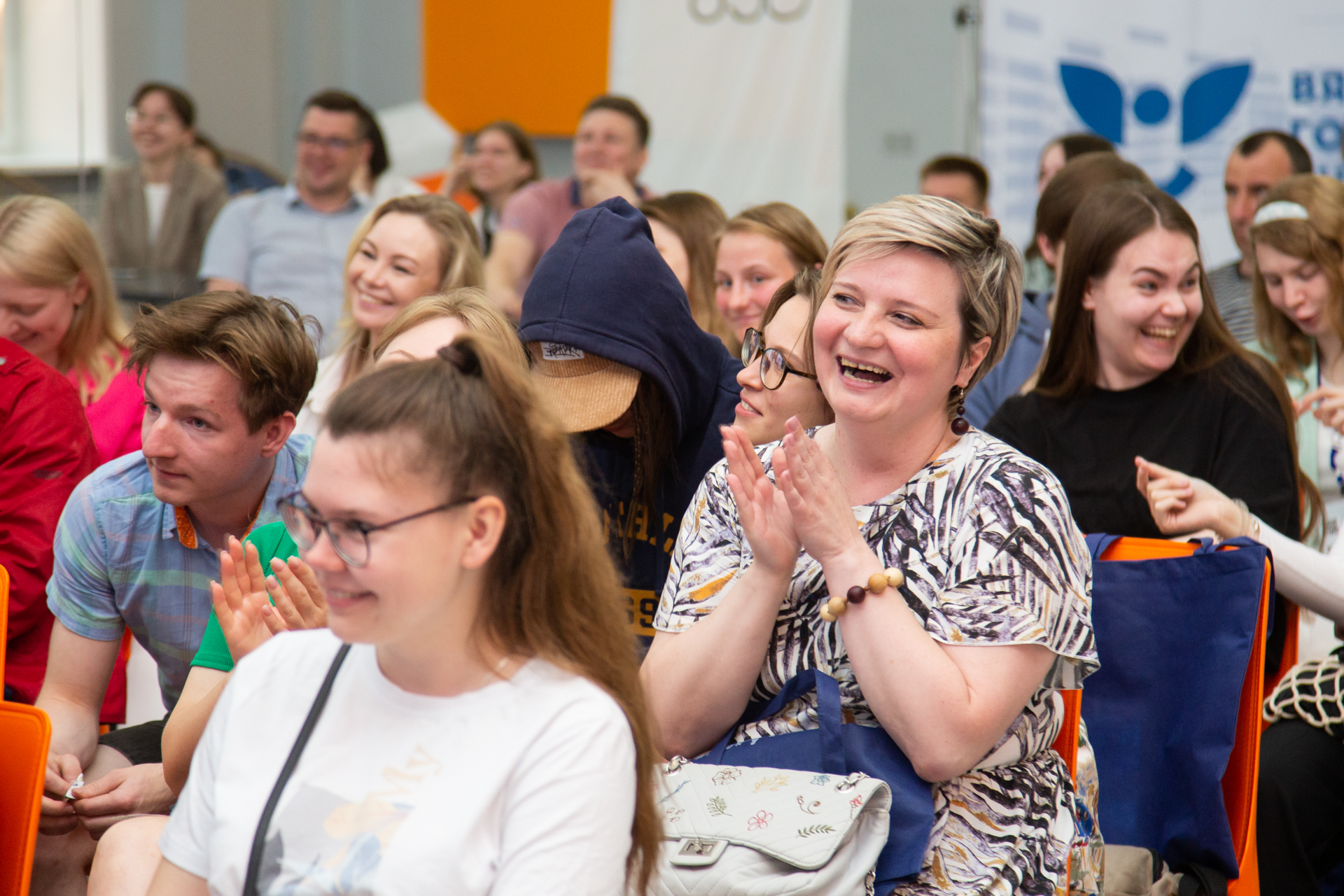 Башкирский национальный ансамбль народных инструментов. Красноярск фестиваль народных оркестров балалайка. Николай зайцев проповеди 2023. Мкик колледж москва. Выступление школьницы на конференции.