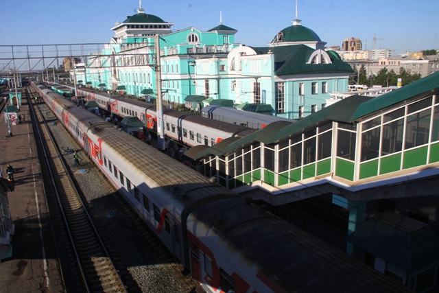 Омск пригород. Пригородный ЖД вокзал Омск. Главный и Пригородный вокзал Омск. ЖД вокзал Омск внутри. Омск Пригородный ЖД вокзал внутри.