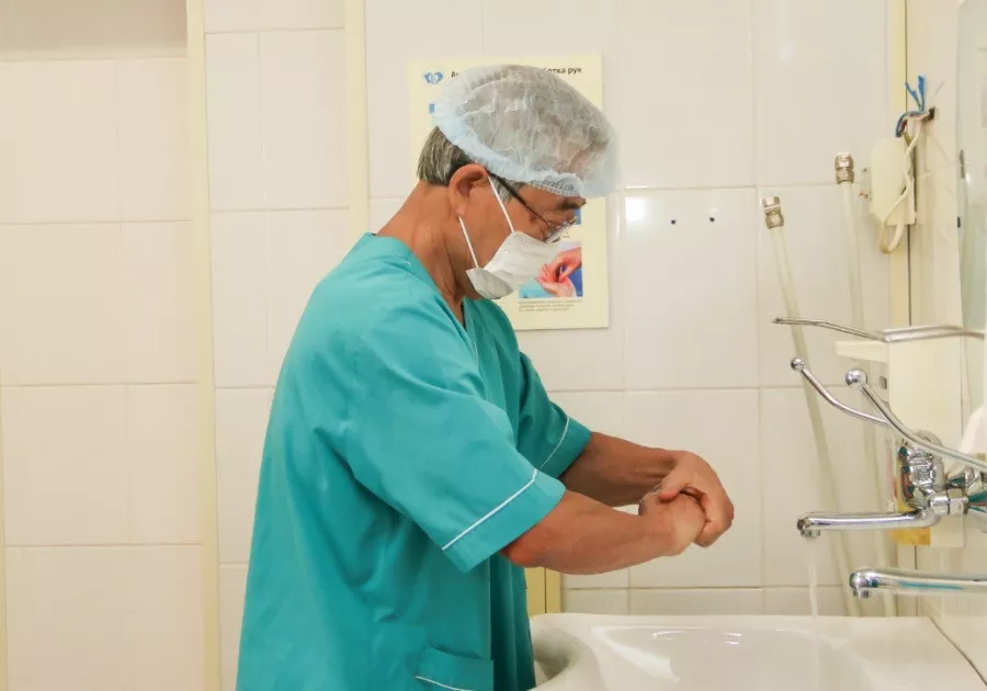 Юрий Тен готовится к операции