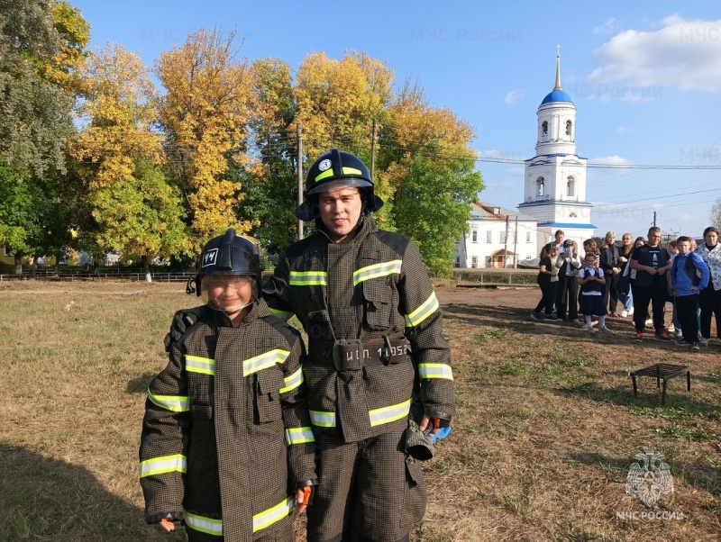 Оричевские спасатели познакомили школьников со своей профессией