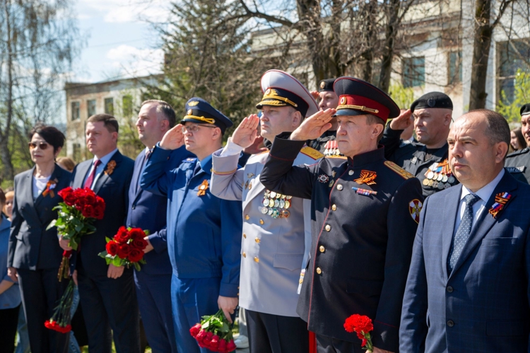 Начальник территориального управления Росгвардии принял участие в открытии мемориала «Вечный огонь» в Кусинском районе