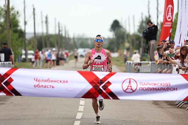 Полумарафон_Боровикова_O05A4493_победитель-Петр-Швецов-(Новосибирск).jpg