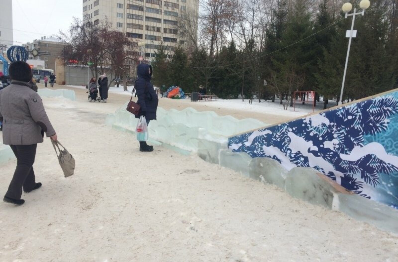 Горки в уфе. Ледяные горки в Уфе. Горки в Кумертау. Дети пострадали на ледяной Горке. В Башкирии дети катаются с горки.