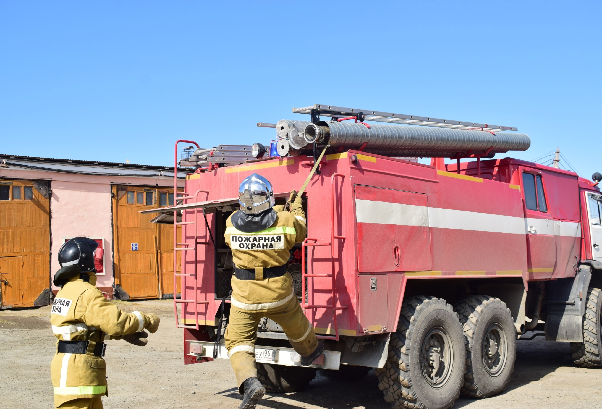 Трал 250 тонн. 270 тонн. Паспортные данные пресса двойного действия pknvt 800т. Пожар в сосьве. Кольцевой кран 1600 тонн маммут рус.