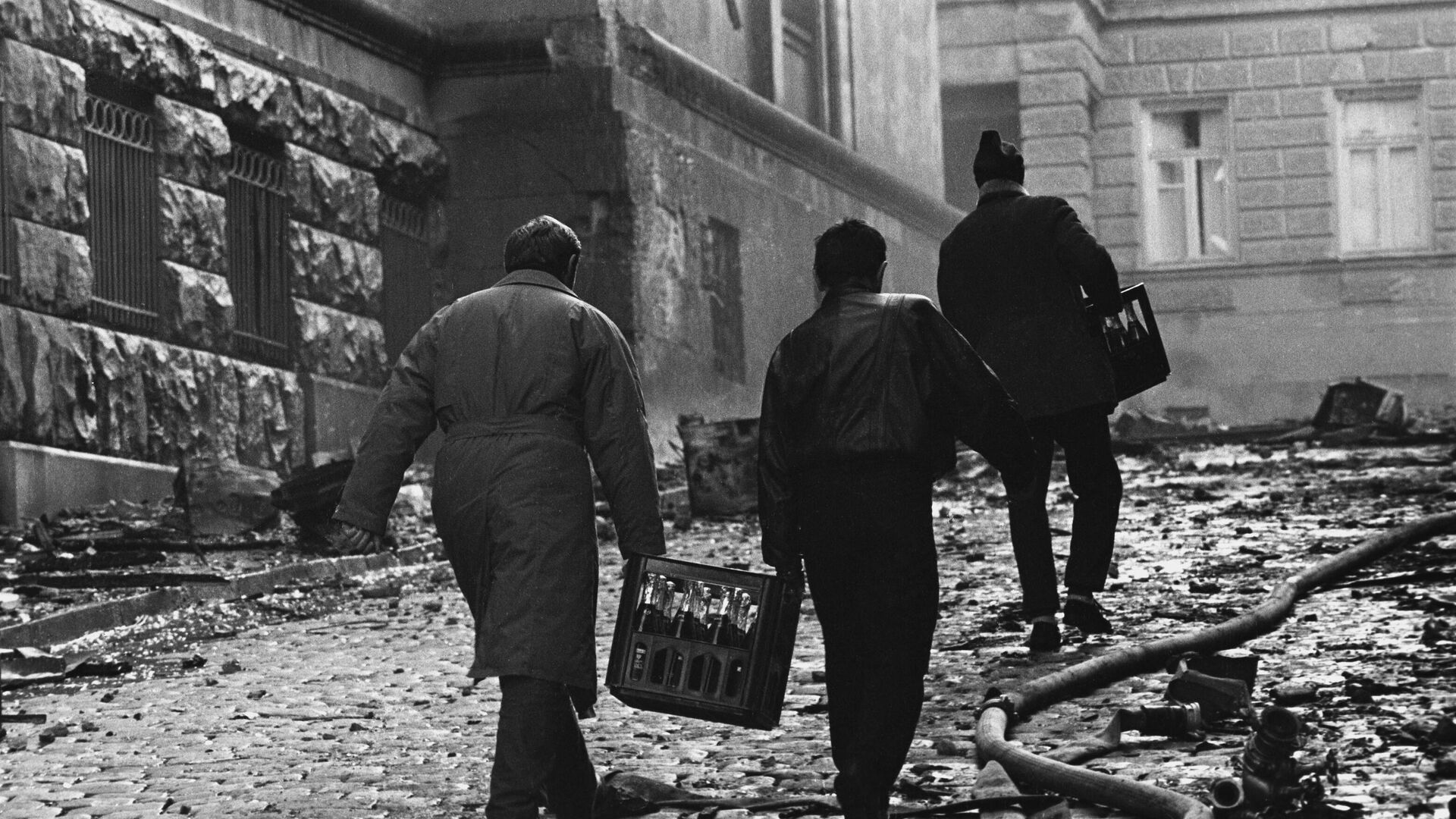 Кризис на улицах столицы Тбилиси, Грузия, 1992 г. - Sputnik Грузия, 1920, 11.04.2025