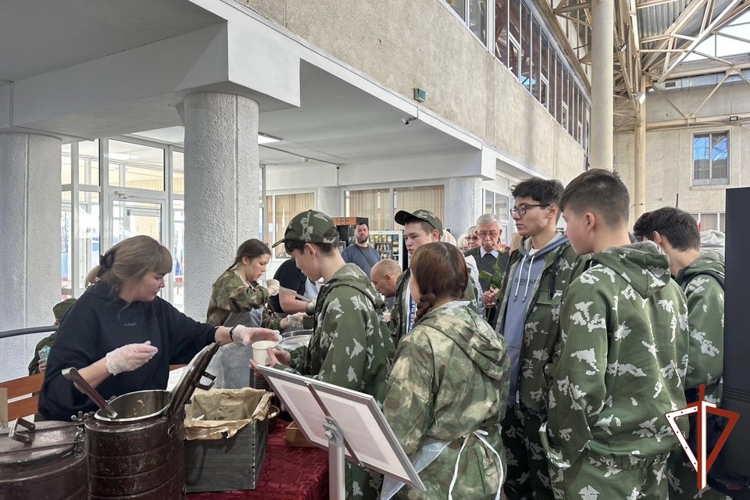 Сотрудники Управления Росгвардии по Свердловской области провели патриотические встречи с подрастающим поколением