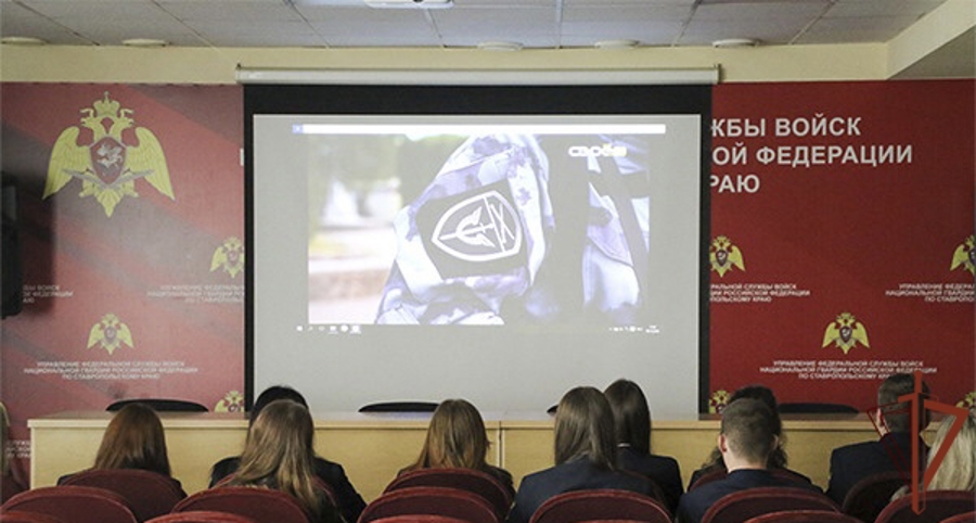 Встречи с подрастающим поколением проводят представители Северо-Кавказского округа Росгвардии