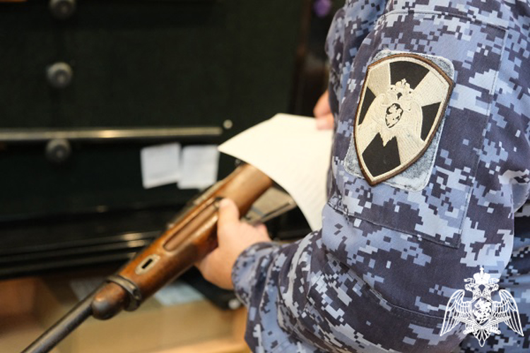 За неделю курские росгвардейцы проверили более 200 владельцев оружия