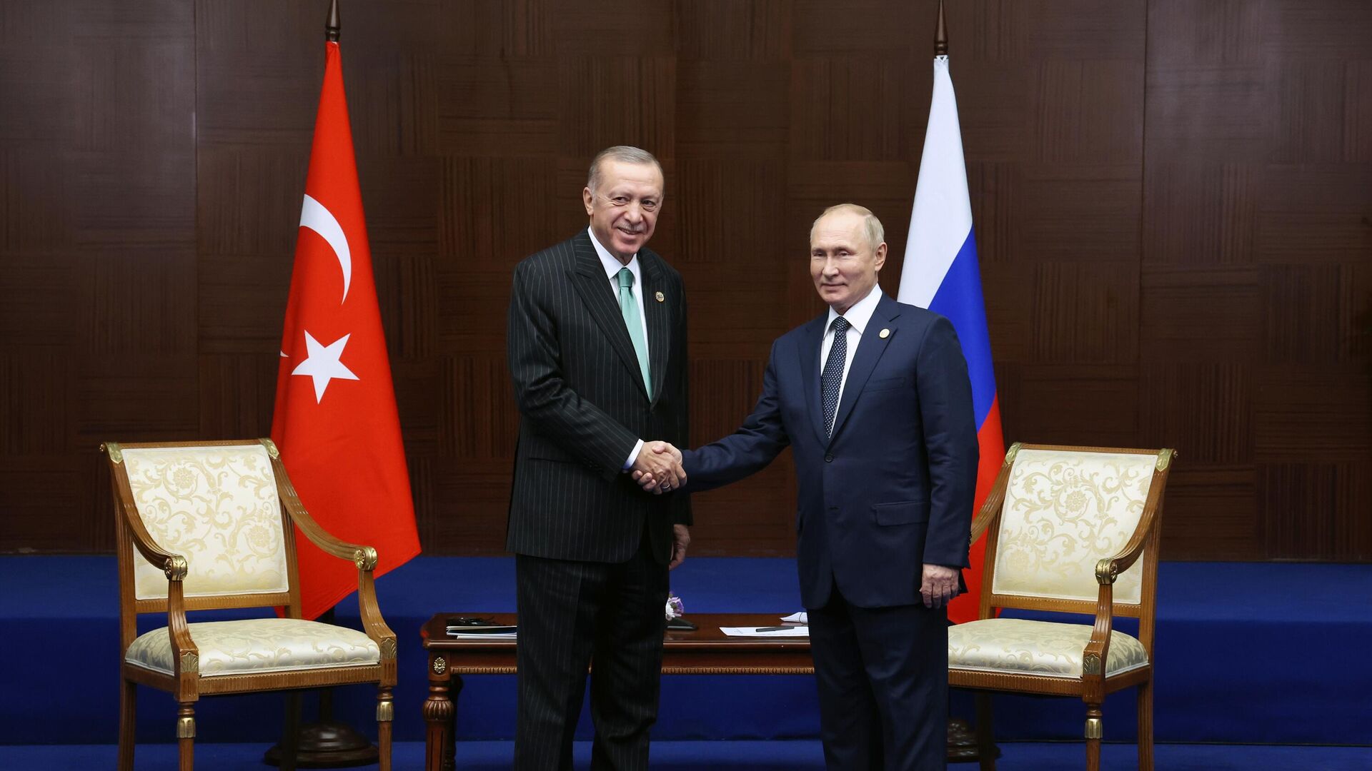 Путин подвинул стул эрдогану