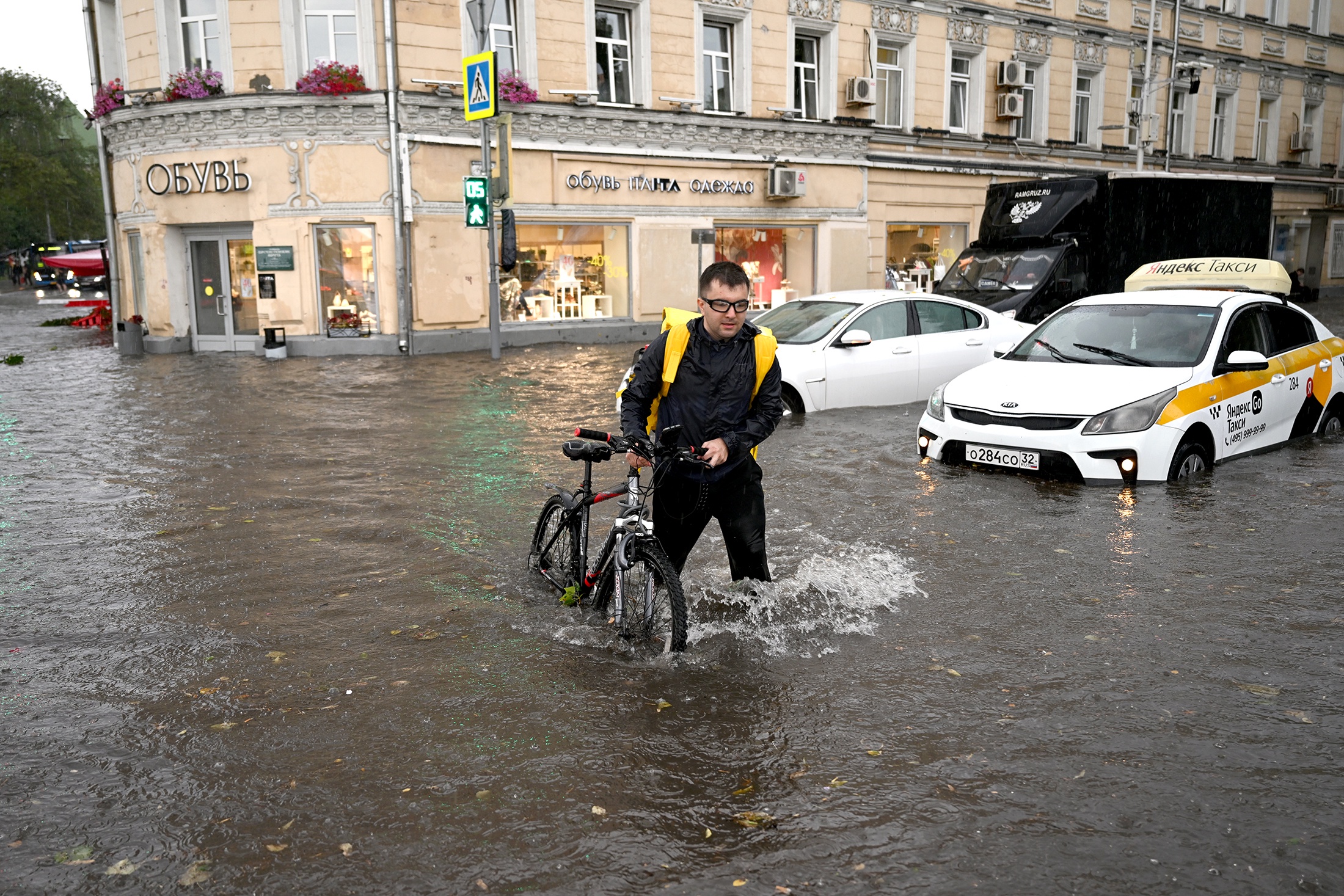 Москвичи сегодня фото