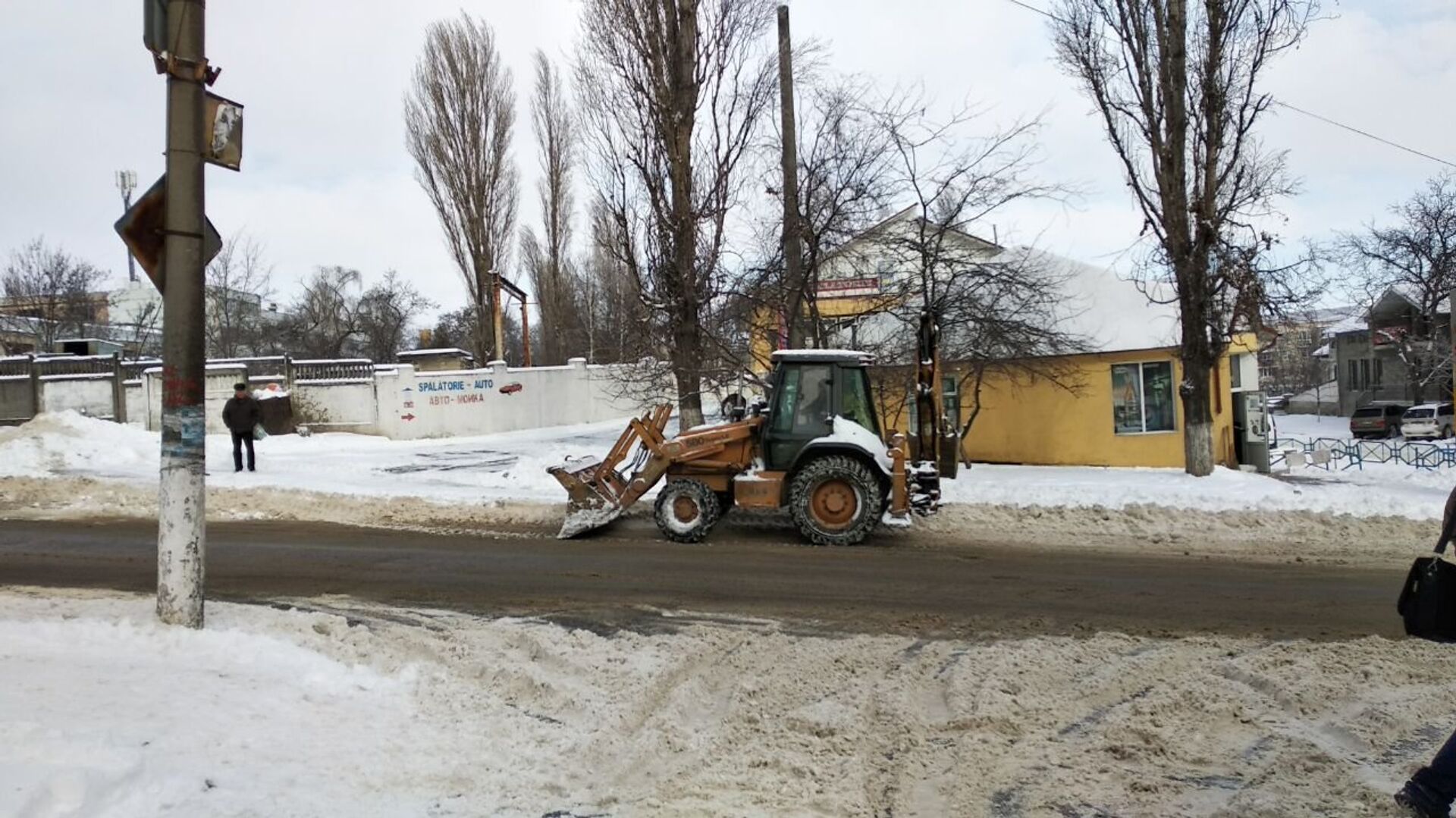 Уборка снега - Sputnik Молдова, 1920, 11.01.2026