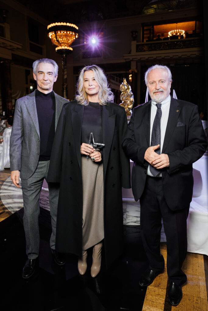 Владимир Хотиненко, Юлия Высоцкая и др.. Фото: Журнал Кинорепортёр, Любовь Шеметова, Метрополь, Москва, 19.11.2025 г.