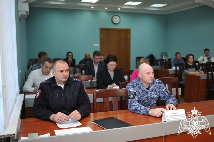 В Майкопе Офицер Росгвардии принял участие в работе межведомственной группы по охране правопорядка 