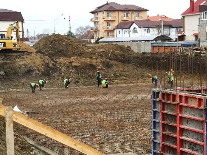 В поселке под Анапой продолжают строить детский сад