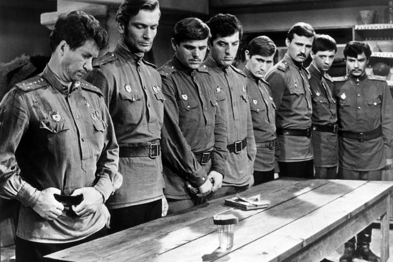 Кадр из фильма «В бой идут одни «старики»»