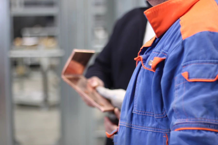 На заводе «Сибкомплект» в Барнауле.