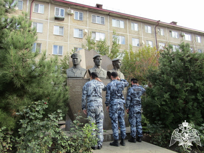 В Дагестане росгвардейцы почтили память погибших боевых товарищей