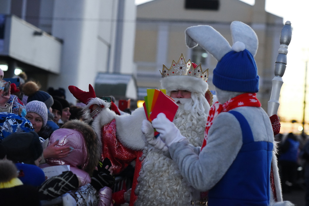 4 декабря оренбург. Праздничная встреча Деда Мороза. Дед Мороз из Великого Устюга. Дед Мороз в Великом Устюге. Встреча с дедом Морозом.