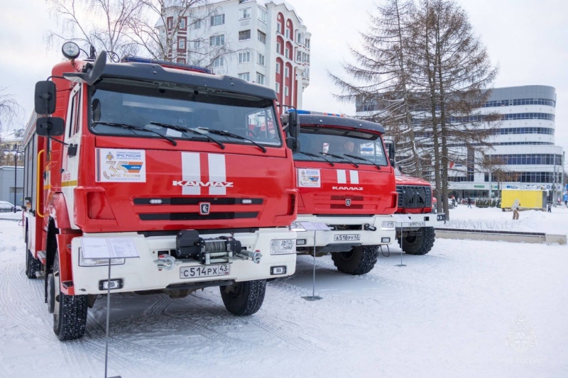 Кировские спасатели отмечают свой прoфессиональный праздник