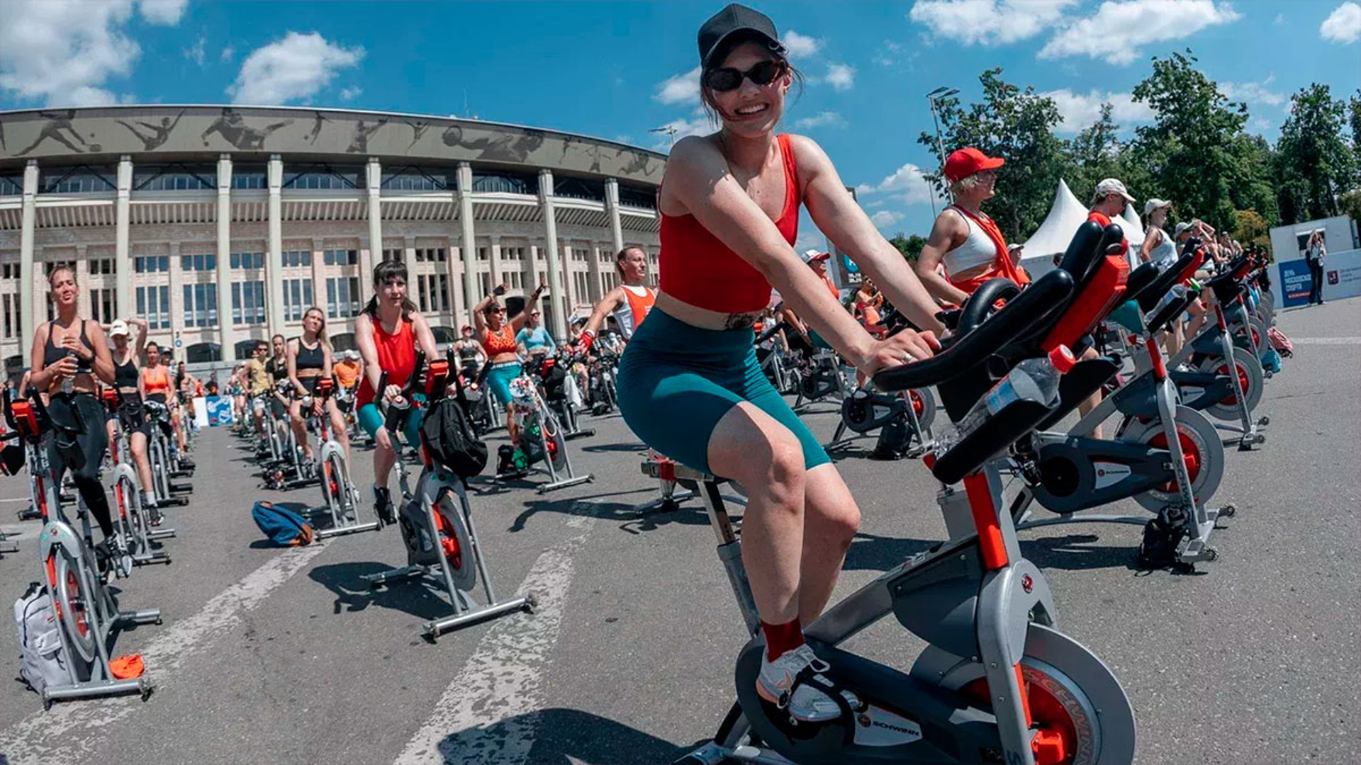 Выставка на спортивную тему. Фотовыставка с голосованием спортсмены. Мо фара фото форма. Выставка спортивных школ. Музей физкультуры и спорта москва.