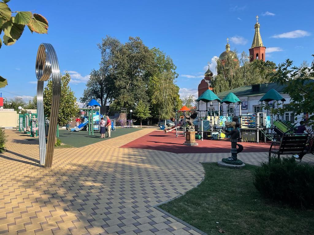 Адрес ст динская. Парк в Динской. Динская новый парк. Комсомольский парк Динская пляж. Динской район Комсомольский парк.