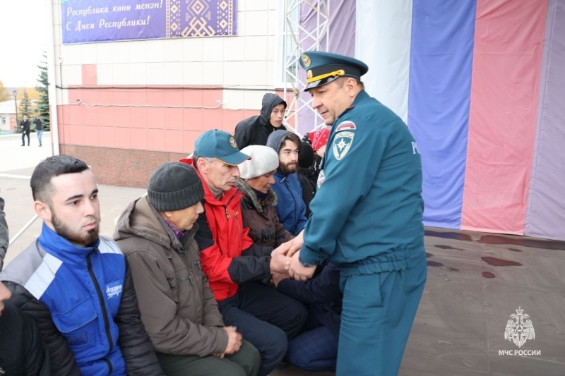 Сотрудники МЧС России простились с погибшим на СВО товарищем Булатом Хисамовым