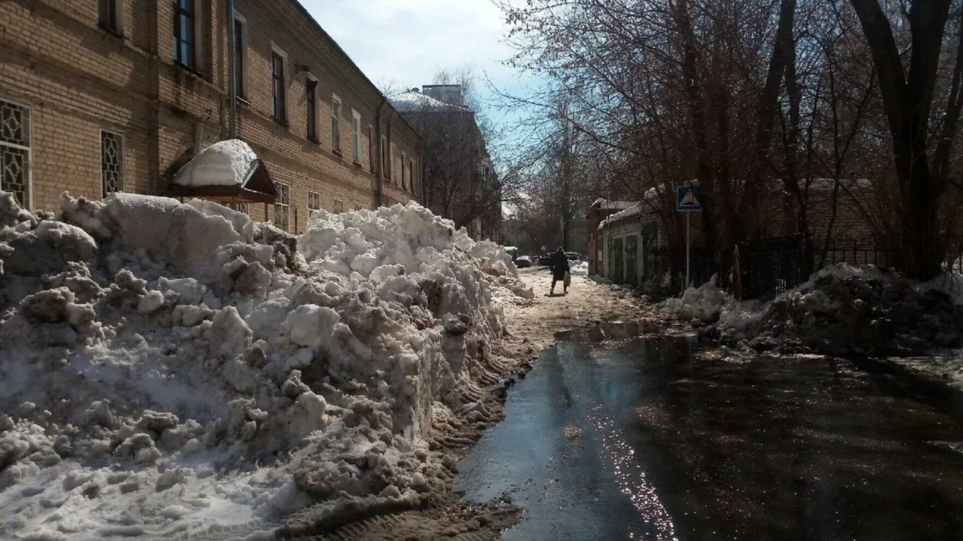 Снегопад в норильске 2021. Подтаявший снег. В орске тает снег. Паводок. Когда выпавший снег не растаял в 2023.