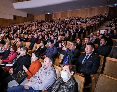 В Якутске состоялось торжественное собрание общественности в честь 75-летия со дня рождения Романа Михайловича Дмитриева