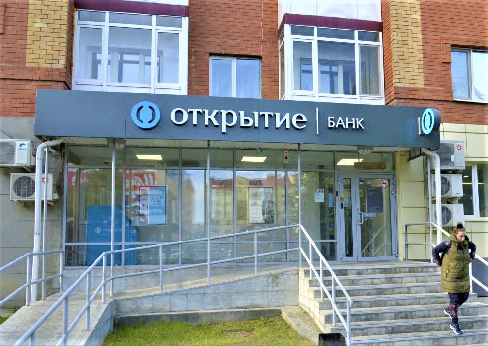 В Югре начался перевод клиентов «Открытия» в ВТБ