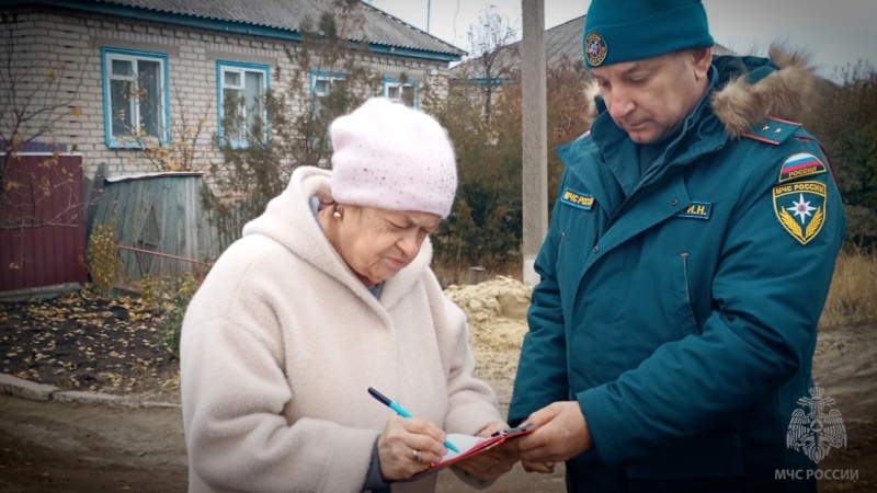 Спасатели МЧС России ведут активную работу по предупреждению пожаров отопительного сезона